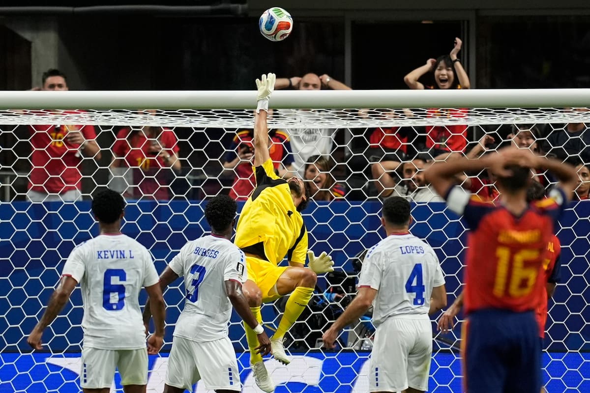 El portero de Cabo Verde Vozinha evita el gol de España en el encuentro del Grupo H de la Copa Mundial el lunes 15 de junio del 2026.│Foto: Archivo GH