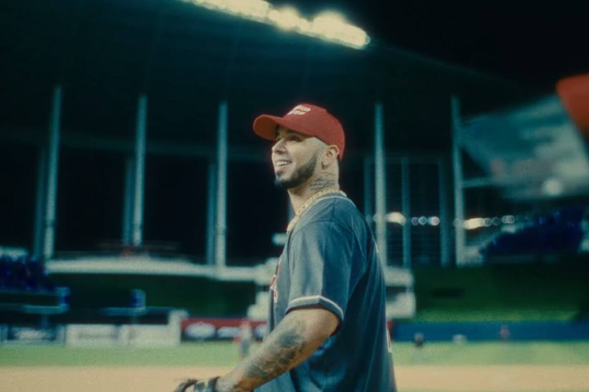 Anuel AA lanza tema homenaje a jugadores de la MLB