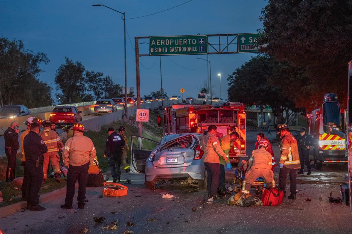 Volcadura en avenida Internacional deja cuatro personas lesionadas