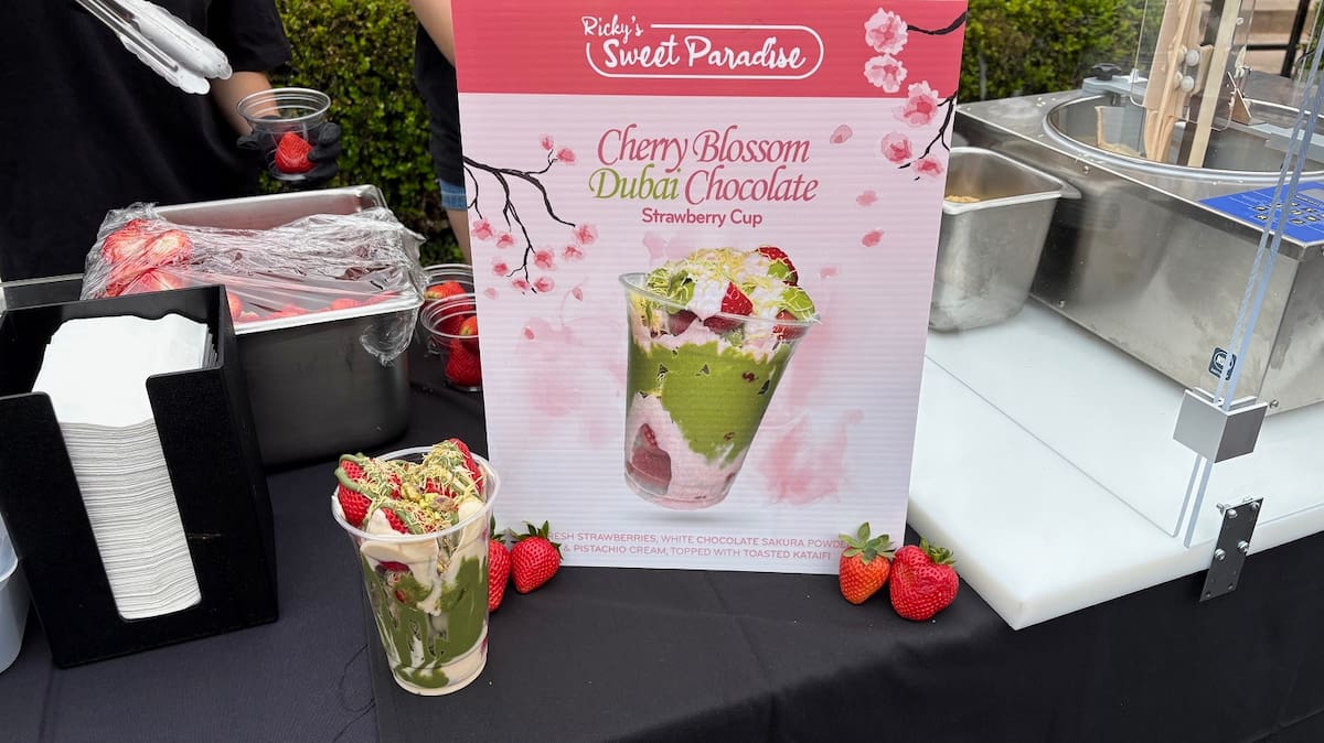 Vasos de fresas con chocolate tipo Dubai.