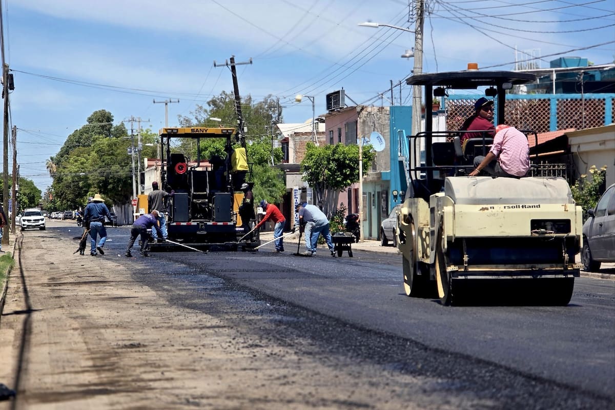 Cajeme refuerza rehabilitación de calles en colonias; nueva maquinaria acelera bacheo y recarpeteo