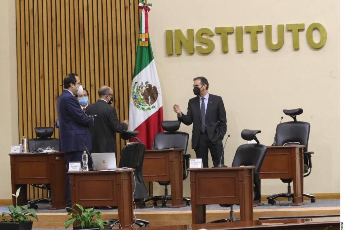 Cámara de Diputados presenta controversia contra decisión del INE sobre revocación de mandato