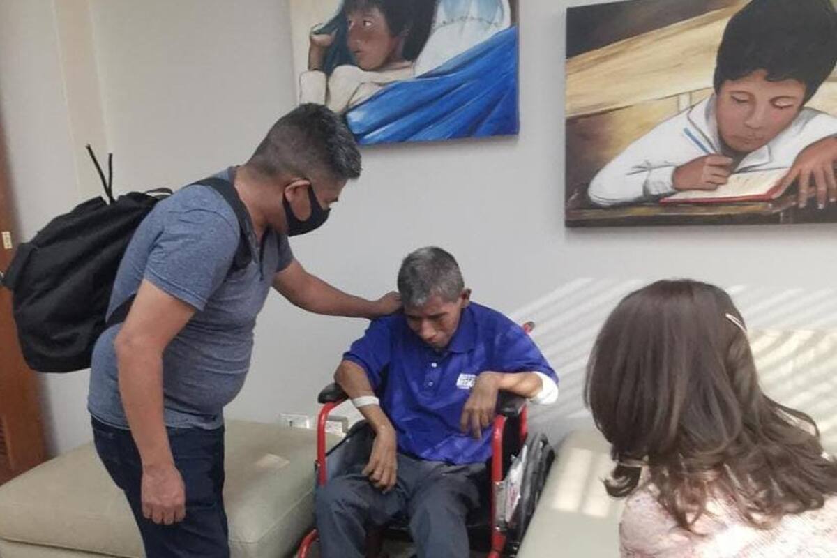 Después de 14 años, René ve de nuevo a su familia