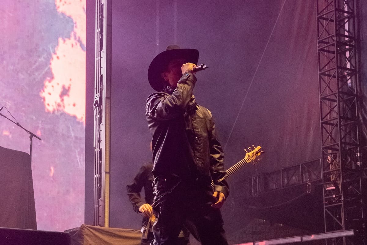 Régulo Caro hace historia en festival Deftones