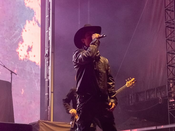 Régulo Caro hace historia en festival Deftones