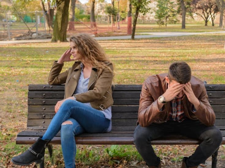 Psicólogos explican que cuando tu pareja deja de interesarse por lo que sientes, evita el contacto físico y reduce la comunicación, suele ser una señal temprana de que ya no te ama, según información publicada en Psychology Today