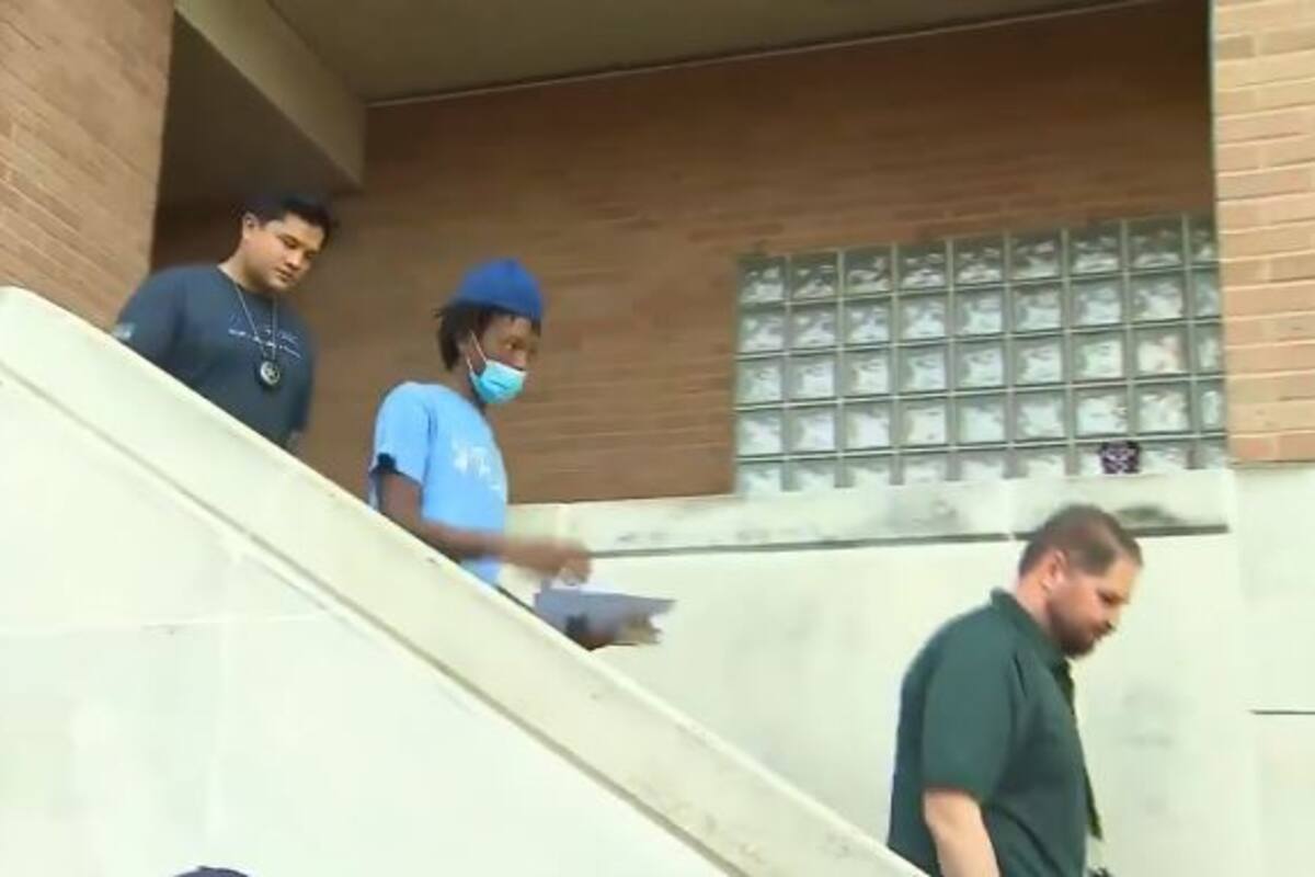 Tiroteo en Texas: ¿Por qué dejaron libre al agresor mientras una víctima lucha por la vida?