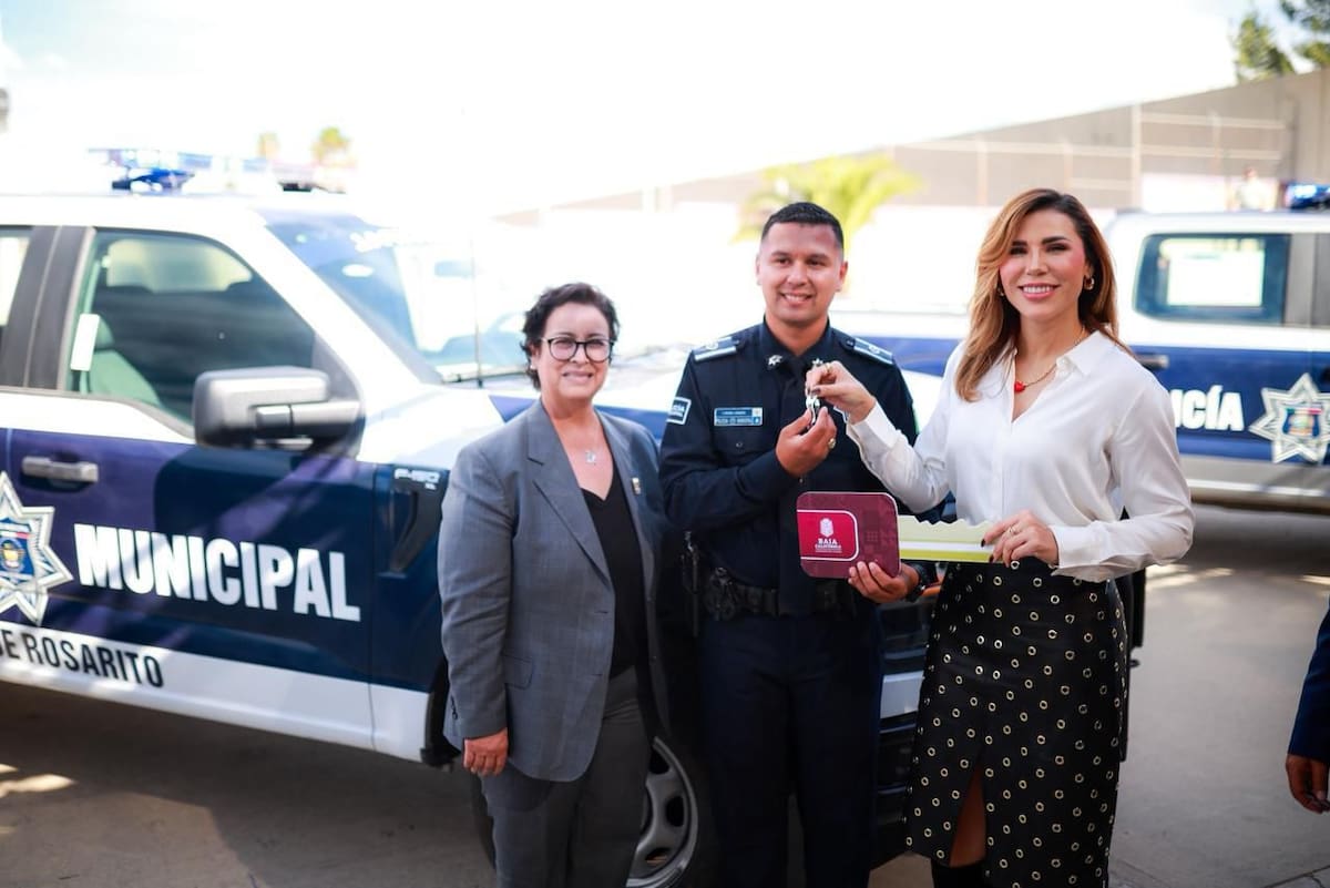 Corporaciones policiales a lo largo del estado cuentan con 51 nuevas patrullas balizadas y 103 elementos recién egresados del Bachillerato Militarizado. Foto: Cortesía
