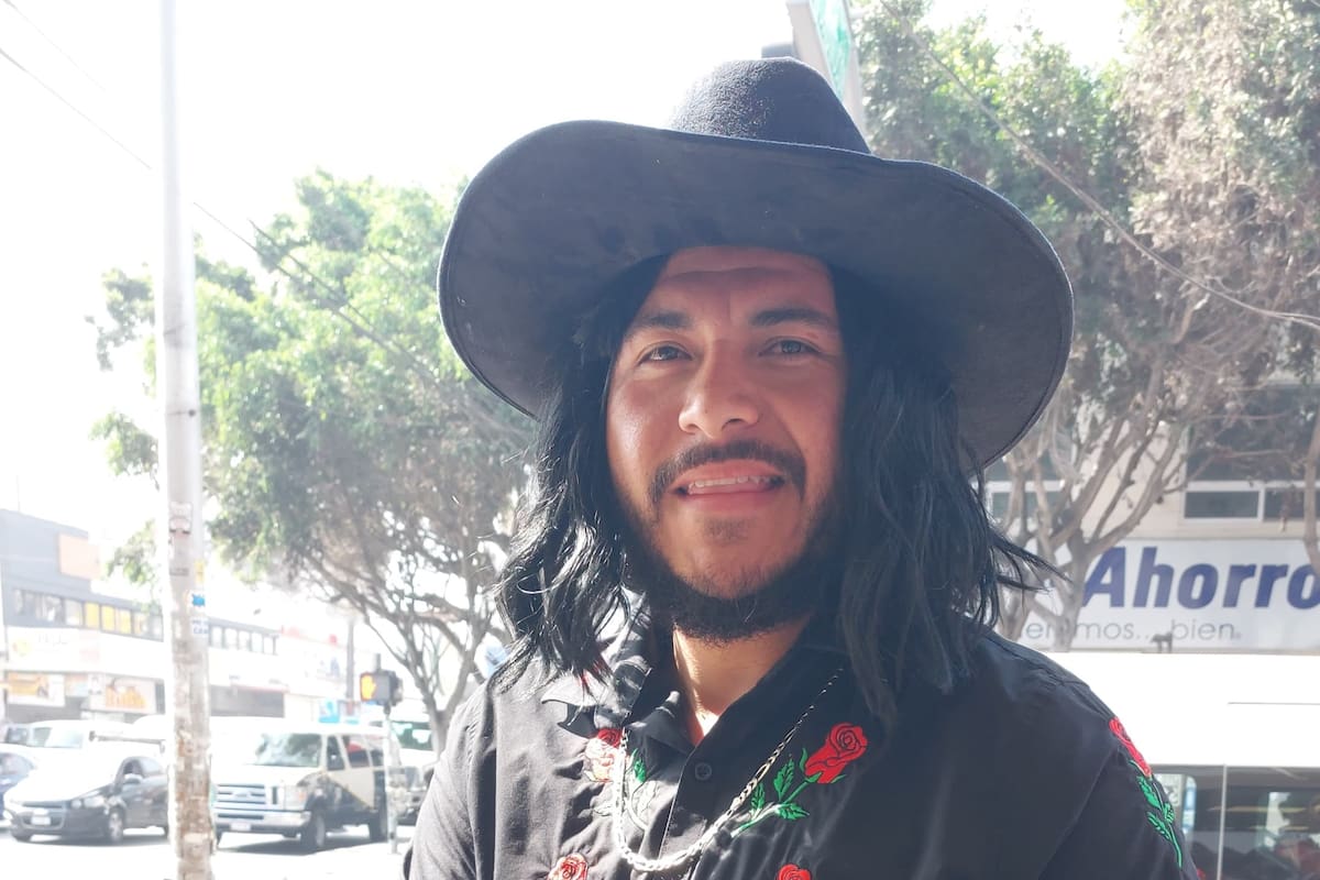 ‘El Patrón’ regala flores en Tijuana