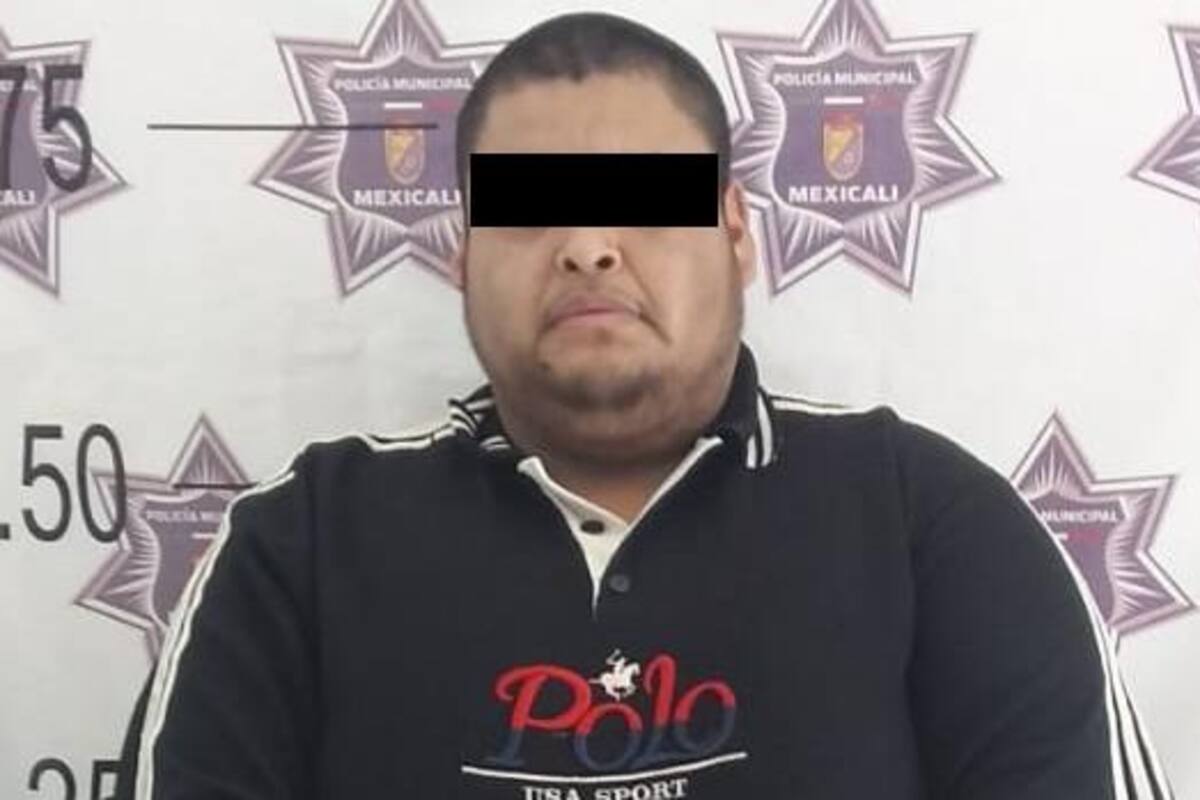 Arrestan a “fisgón” que grababa a mujer en la regadera