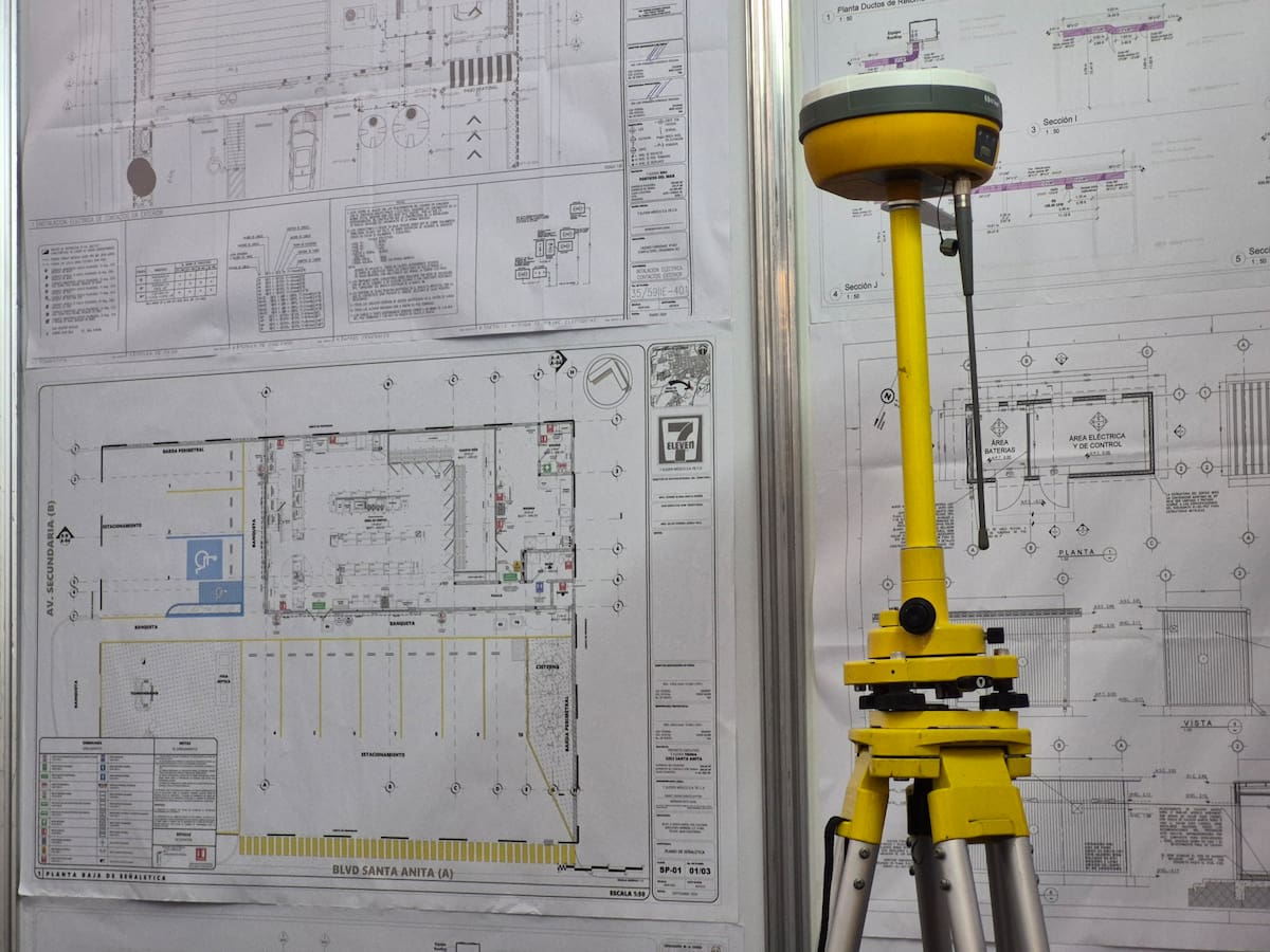 Maquinaria y tecnología utilizada en la industria de la construcción incorporan herramientas digitales e inteligencia artificial para apoyar el diseño y desarrollo de proyectos. Foto: Cortesía