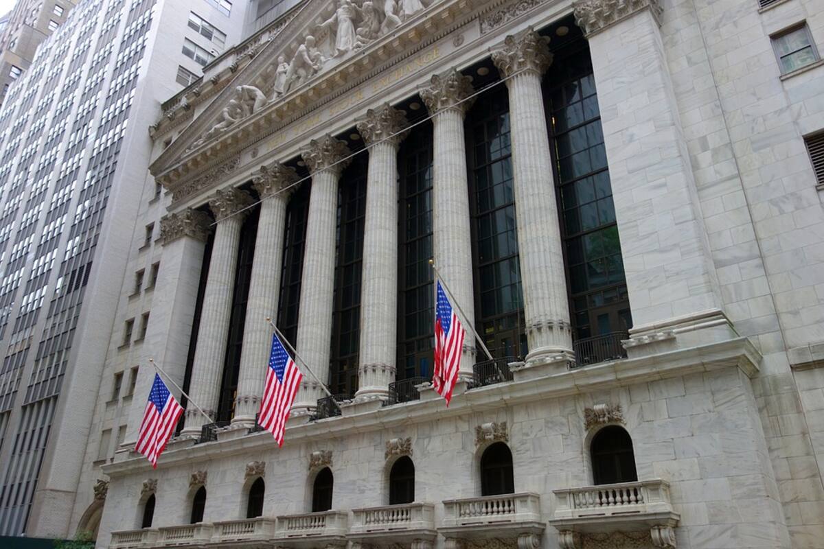 Dow Jones cierra por primera vez arriba de las 30,000 unidades en Wall Street