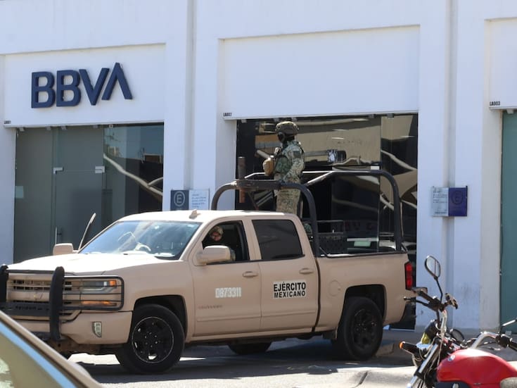 Asalto en estacionamiento de BBVA de Hermosillo deja a víctima sin más de 21 mil pesos y dos teléfonos móviles