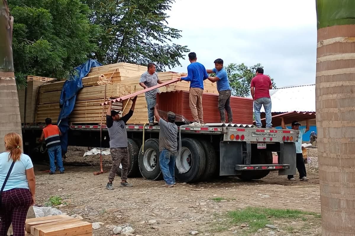 Jóvenes impulsan construcción de viviendas para familias necesitadas en Tijuana