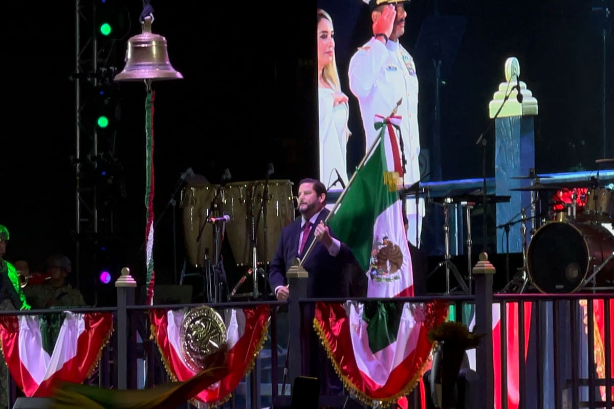 Ismael Burgueño encabeza el Grito de Independencia en Tijuana ante miles de asistentes