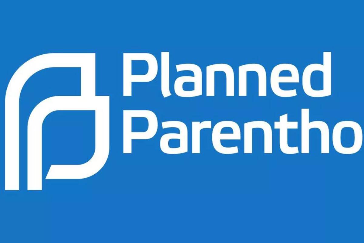 Un juez decide bloquear intentos de Trump de retirar fondos Planned Parenthood, el mayor proveedor de abortos del país