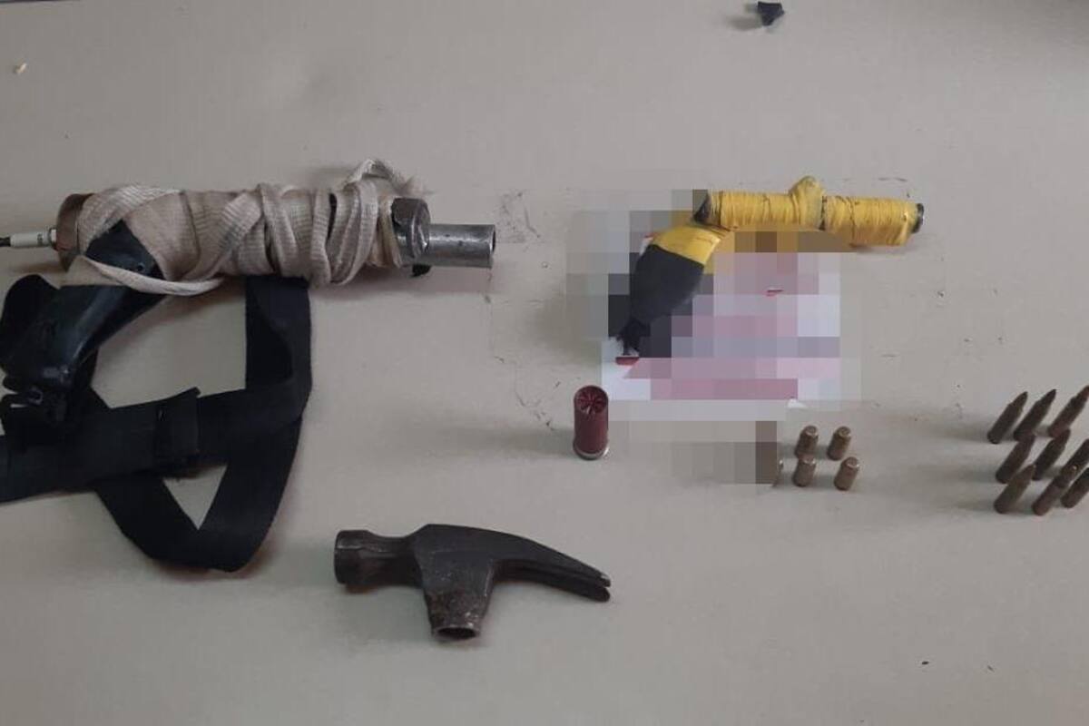 Motociclista es asegurado por portar armas hechizas