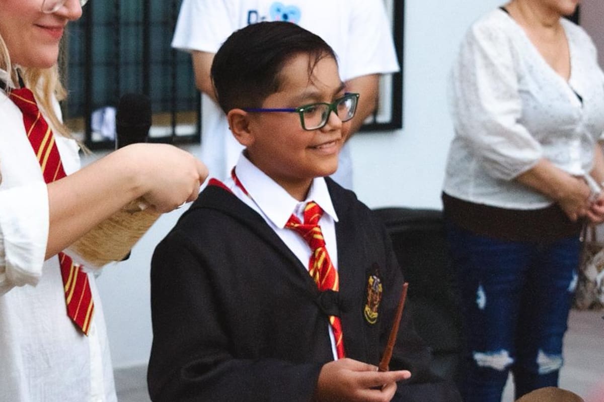 Jorge Enrique de 11 años vence el cáncer y toca la campana para celebrar una nueva etapa de su vida inspirado en Harry Potter