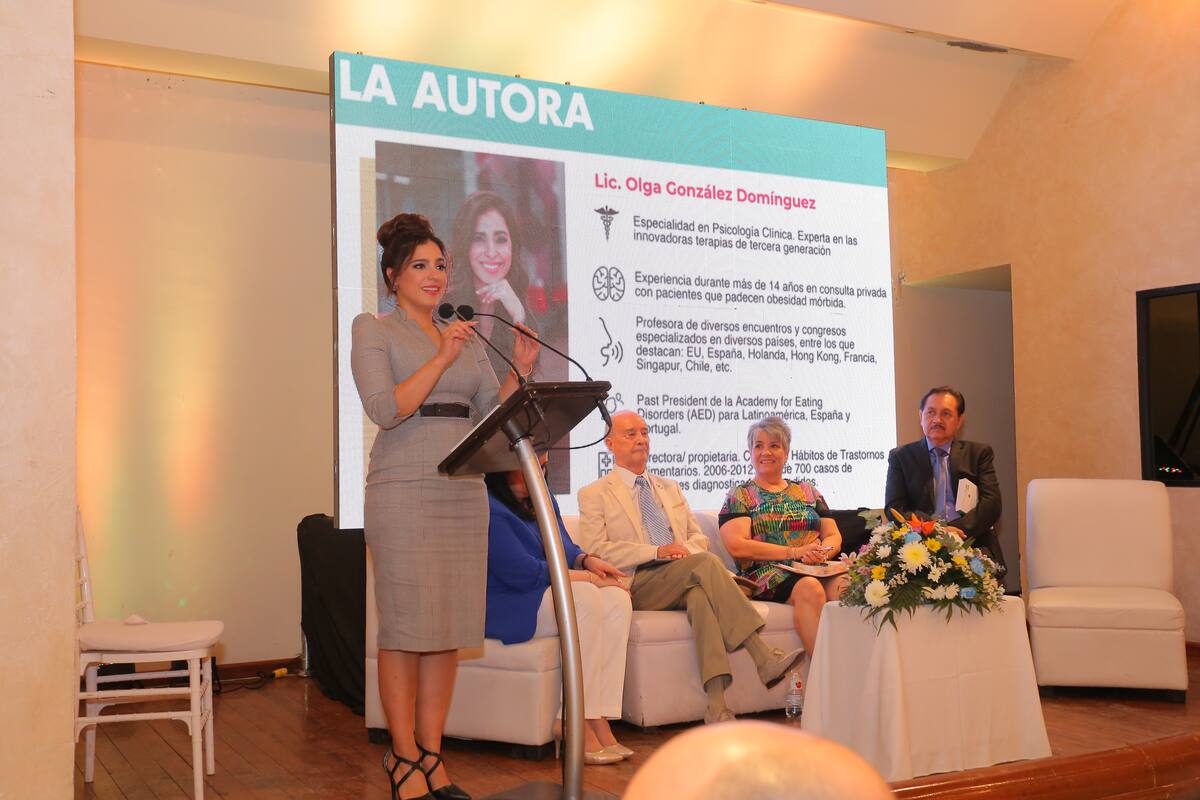 Olga González presenta su libro "Cirugía bariátrica"