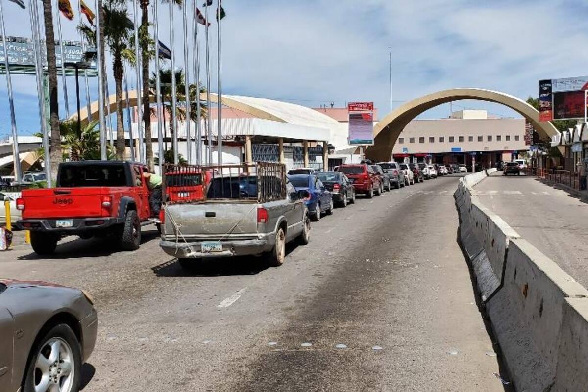 Ciudadanos de EU abarrotan las filas de cruce fronterizo