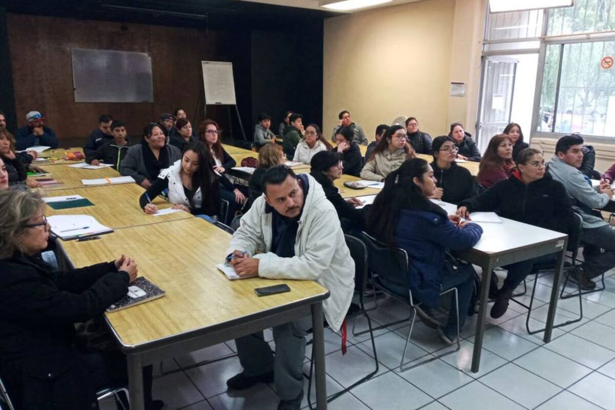 Gran afluencia en clases de inglés en Biblioteca Benito Juárez