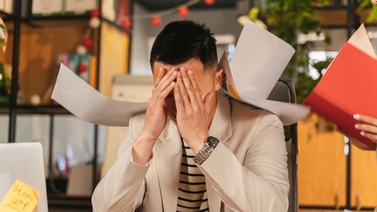 Un estudio reveló que el 10% de los jóvenes en EU programa un “tiempo para preocuparse” como estrategia para manejar la ansiedad, comparado con solo el 3% de los adultos mayores/Foto: Canva