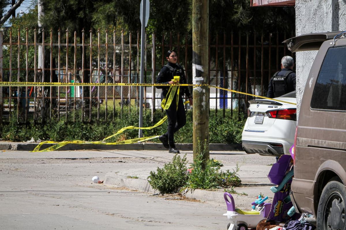 Hallan cadáver dentro de vehículo abandonado en colonia Roberto de la Madrid