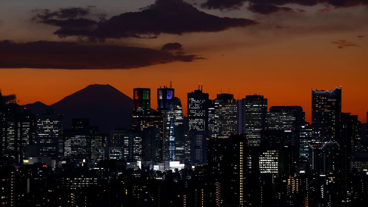 La capital japonesa ha triplicado su parque habitacional en cinco décadas, una estrategia que ha ayudado a contener los precios pese al crecimiento urbano. /Reuters