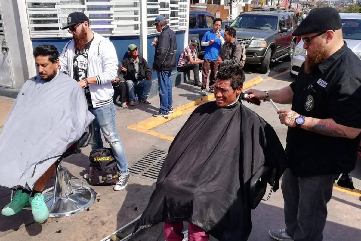 'Barbones’ atienden a hombres en situación de calle