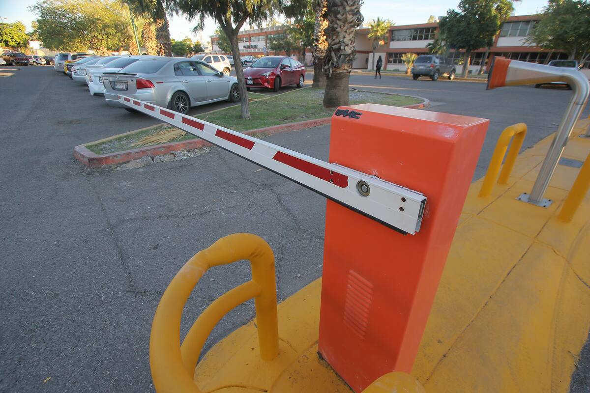 La pluma ubicada en la entrada del estacionamiento de la Universidad de Sonora. | Eleazar Escobar