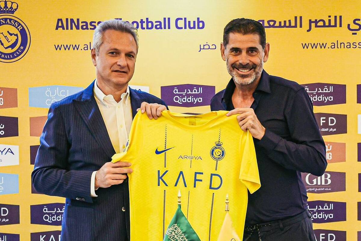 Fernando Hierro fue presentado por el Al Nassr; ganará 10 veces más que en Chivas