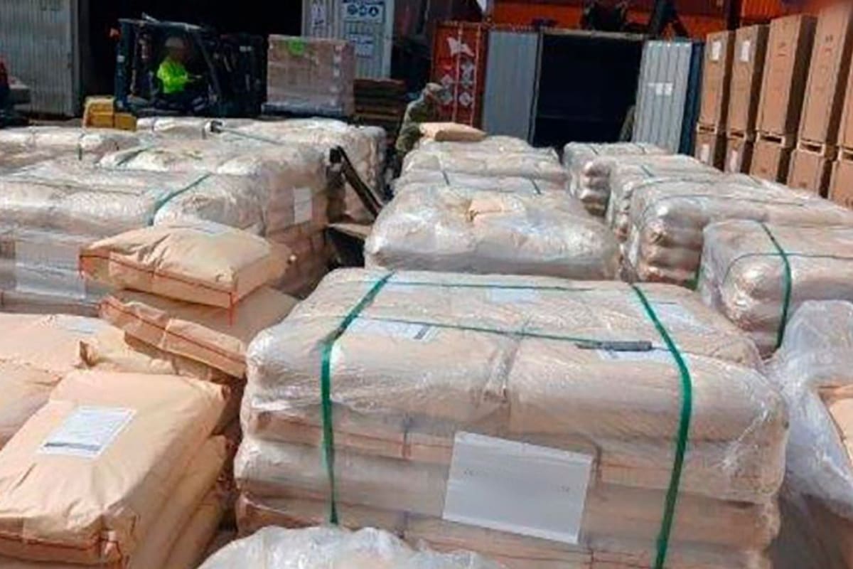 Más de 54 toneladas de precursor químico provenientes de Qingdao, China, quedan inmovilizadas en la Aduana de Manzanillo tras alerta de la FGR
