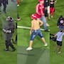 Aficionados sacan cuchillos e invaden la cancha durante batalla campal en el futbol de Colombia: hay 17 heridos