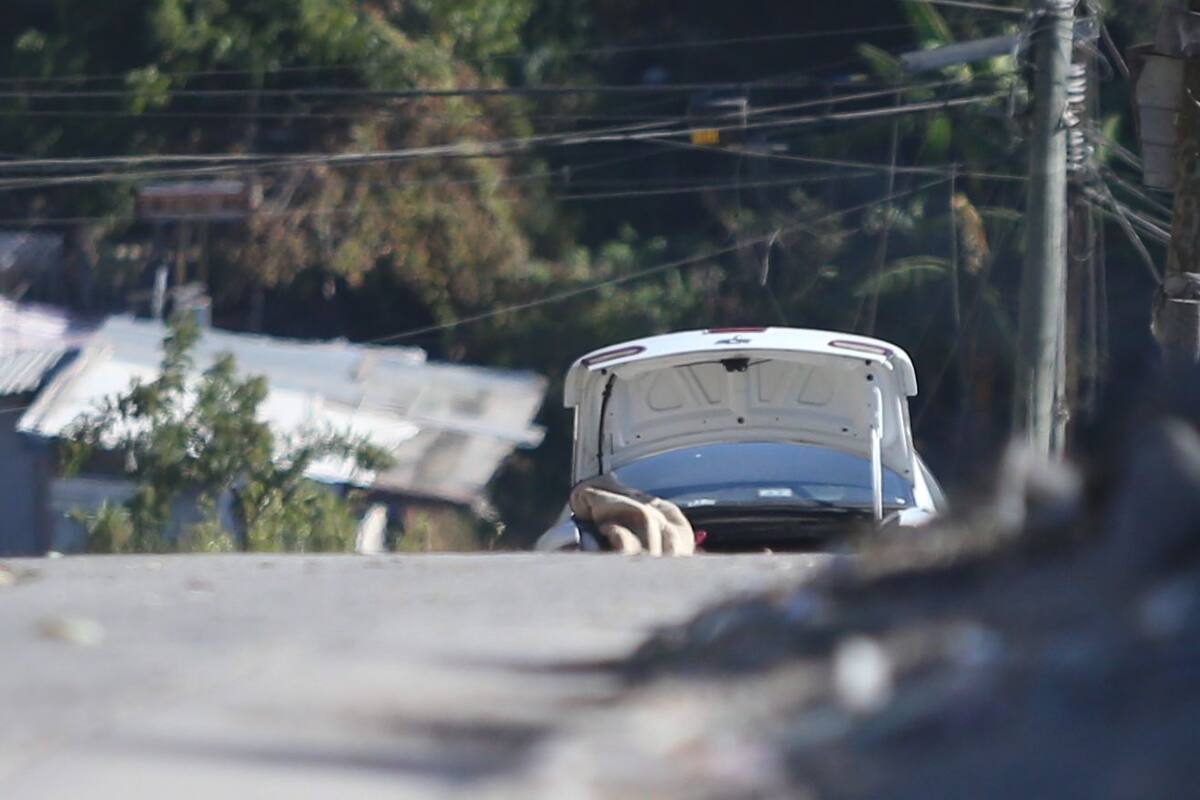 Homicidios Tijuana: Abandonan cuerpo sin vida dentro de un vehículo
