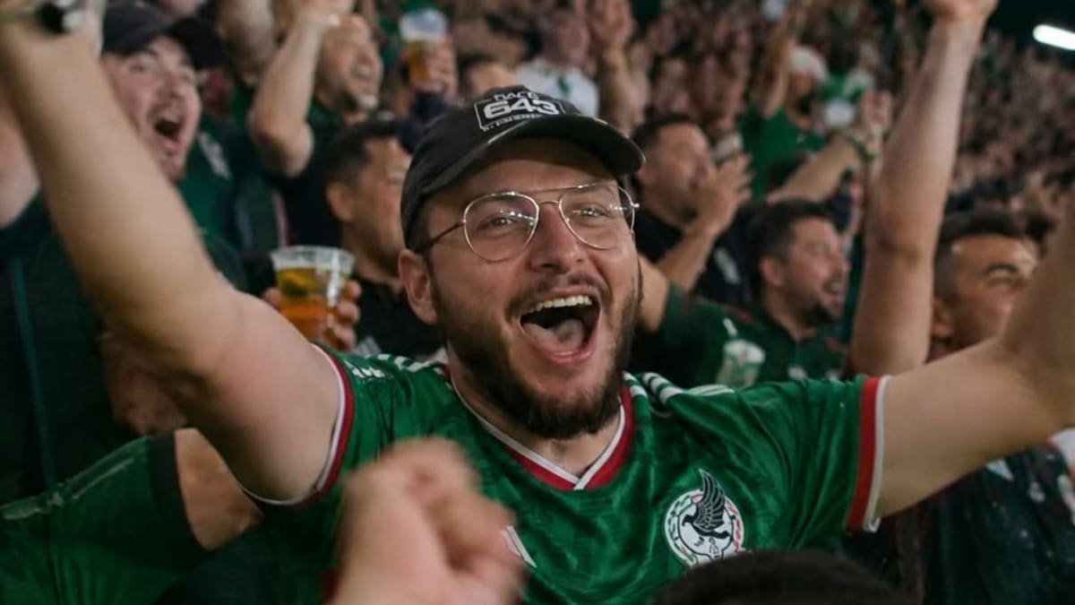 Cafetería “expone” a empleado que faltó por una “emergencia” y apareció en el Mundial; todo resultó ser una ingeniosa campaña viral