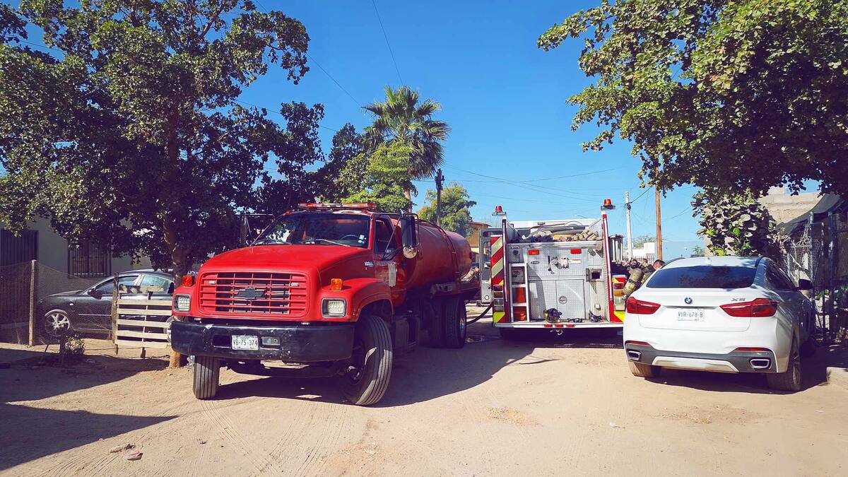 Incendio consume vivienda en la colonia Luis Donaldo Colosio