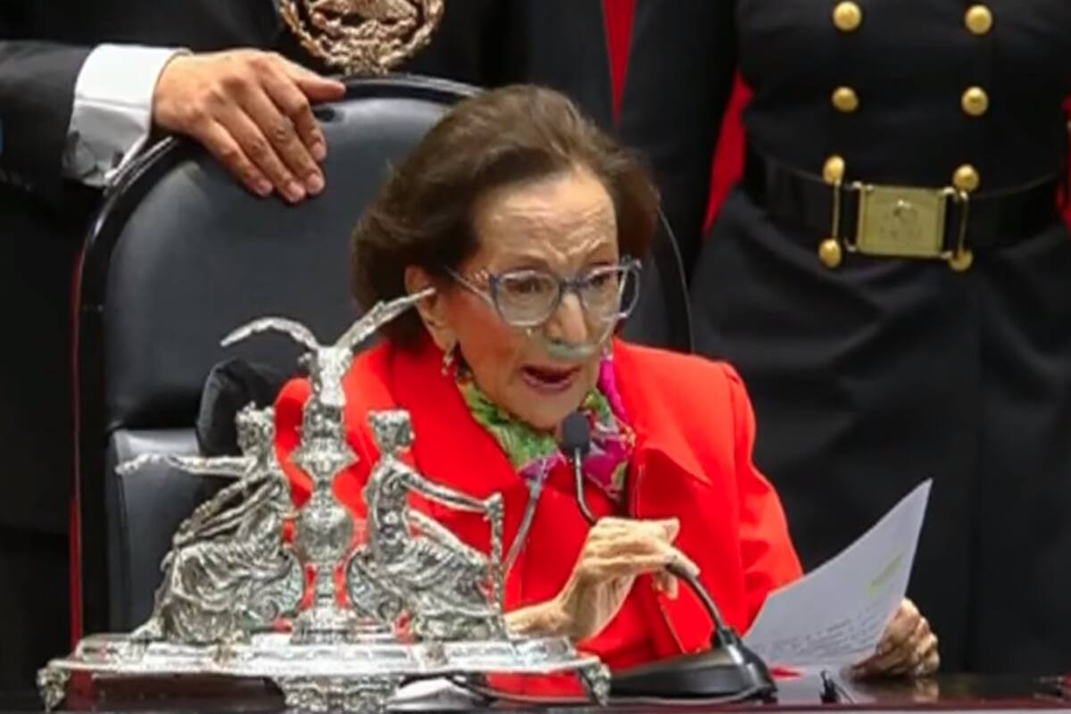 Ifigenia Martínez llega en silla de ruedas para entregar la banda presidencial a Claudia Sheinbaum