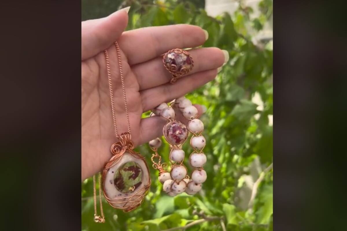 Tiktoker se vuelve viral por vender joyas hechas con semen