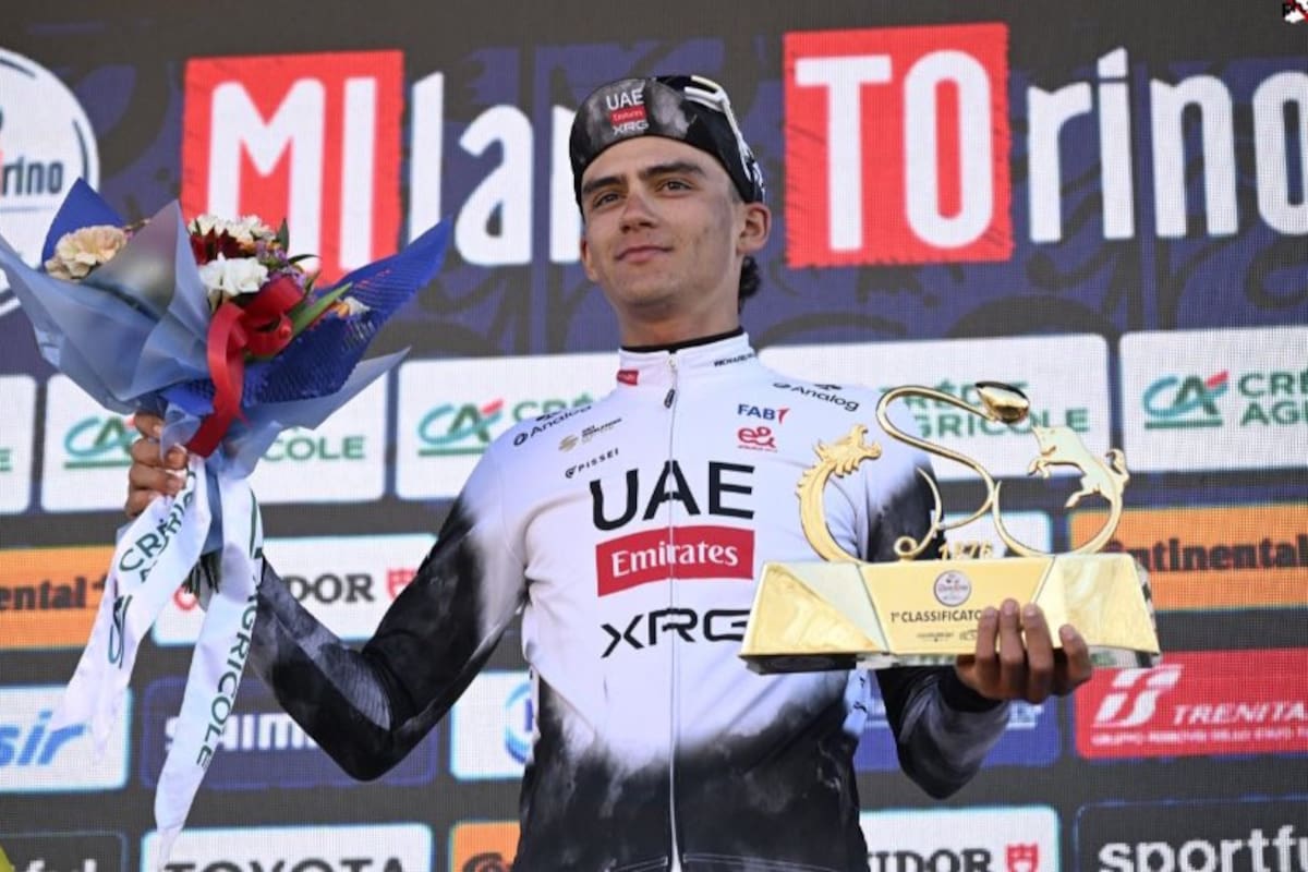 El mexicano Isaac del Toro finaliza como primero en la carrera Milán-Turín 2025