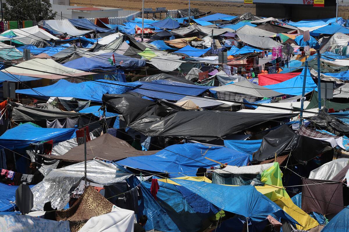 Ni frío ni lluvia motiva que dejen el campamento