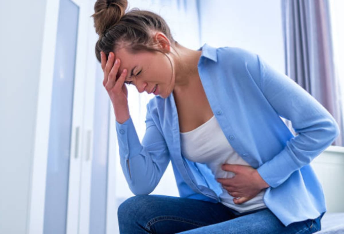 ¿Qué comer después de vomitar? Cómo recuperarte del estómago sin empeorar el malestar | Foto: Especial (iStock)