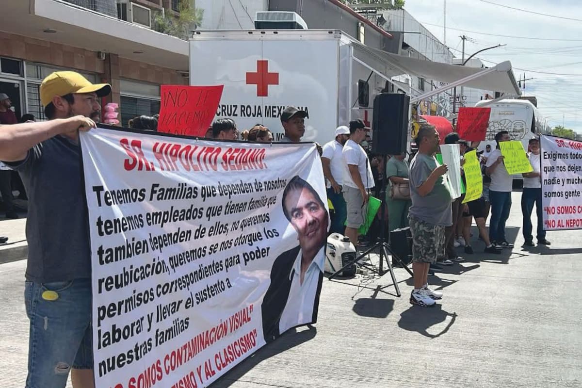 Comerciantes de La Mesa se manifiestan durante informe de gobierno en Nogales