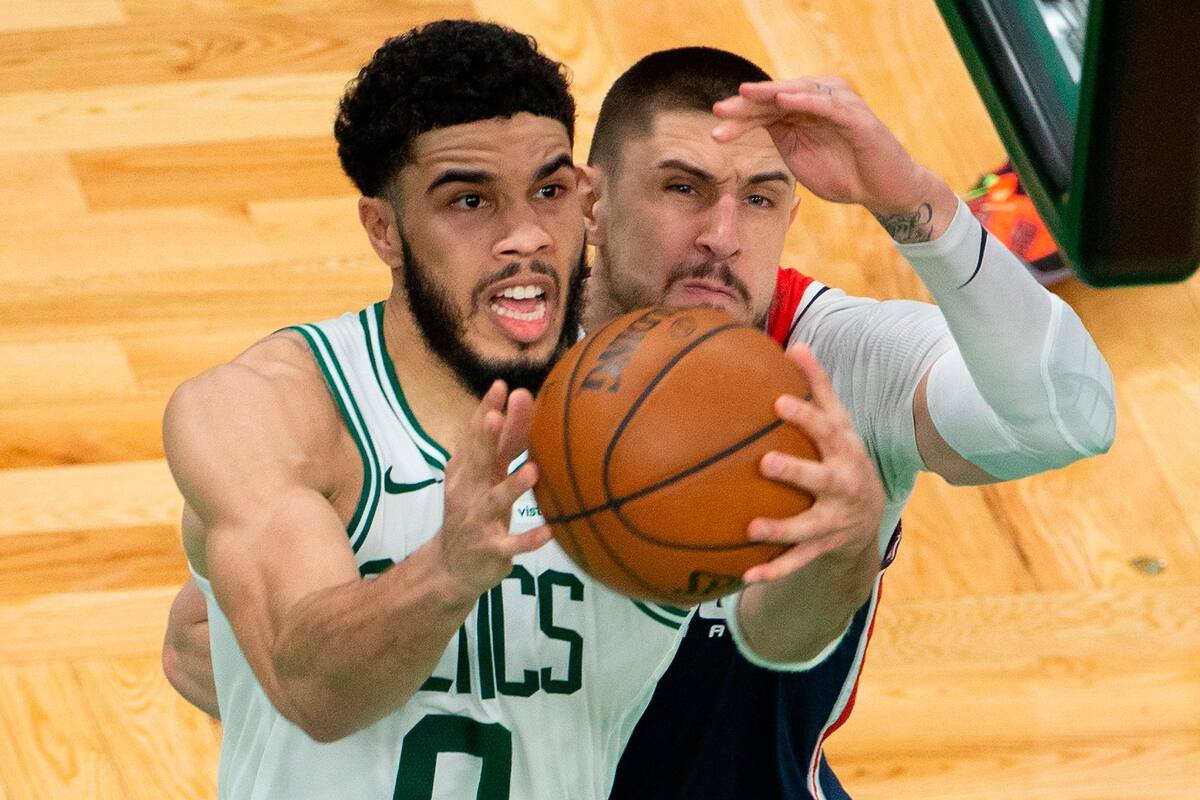 Celtics derrotan a Wizards y califican a los playoffs de la NBA