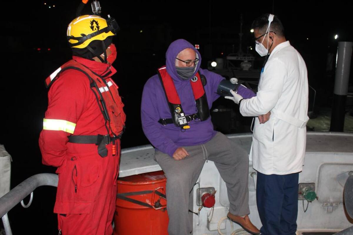 Rescata Semar a turistas a la deriva en aguas de Ensenada