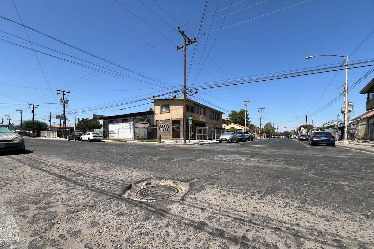 Calles de la colonia Alamitos están desgastadas y con baches