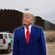 Aunque Trump refuerza el muro fronterizo con acero, sensores e inteligencia artificial, expertos advierten que los cárteles ya adaptan sus métodos para cruzar drogas mediante vehículos, mercancías legales, puertos oficiales, empresas de transporte y redes financieras