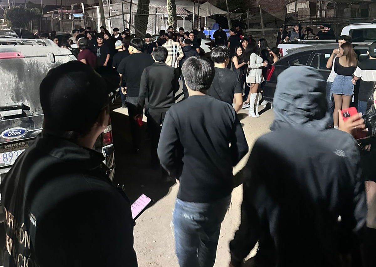 El pasado fin de semana en la colonia Viñedos Casa Blanca se detectó una fiesta clandestina en donde había cerca de 200 menores de edad.