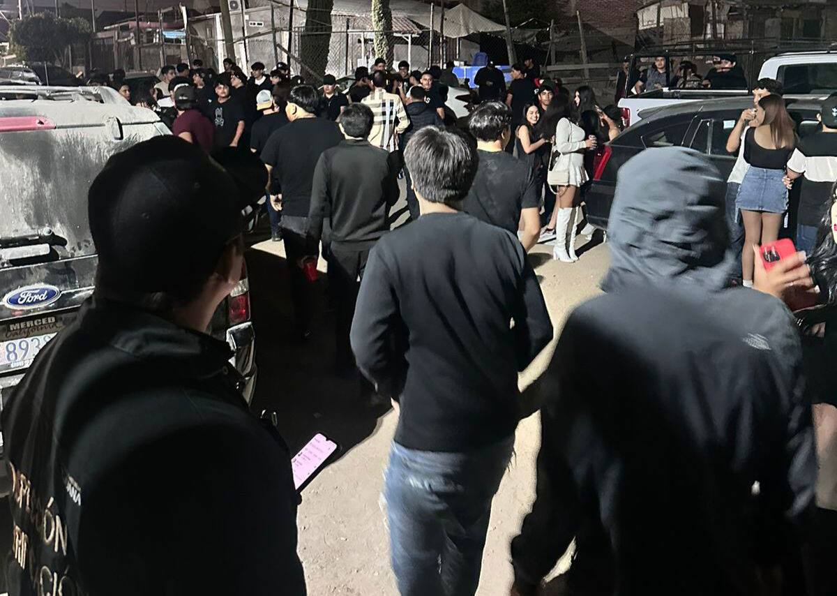 El pasado fin de semana en la colonia Viñedos Casa Blanca se detectó una fiesta clandestina en donde había cerca de 200 menores de edad.