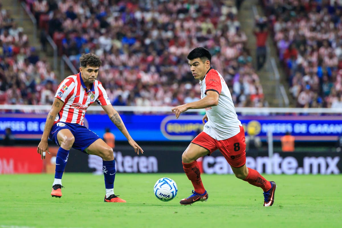 Iván Tona con los Xolos de Tijuana en juego contra Chivas en el Estadio Akron. (Foto: Archivo GH)
