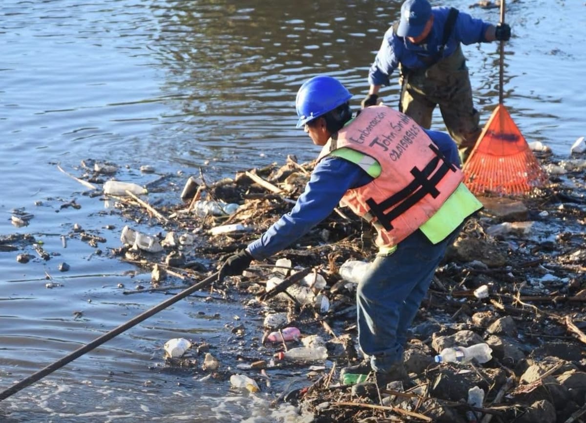 Las lluvias arrastraron residuos hasta la desembocadura del arroyo Ensenada, donde fueron retiradas más de dos toneladas de basura. Foto: Cortesía